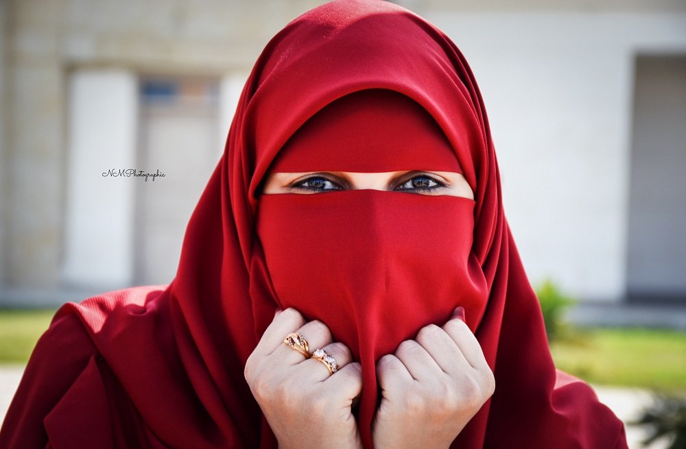رؤية الفستان الأحمر في المنام